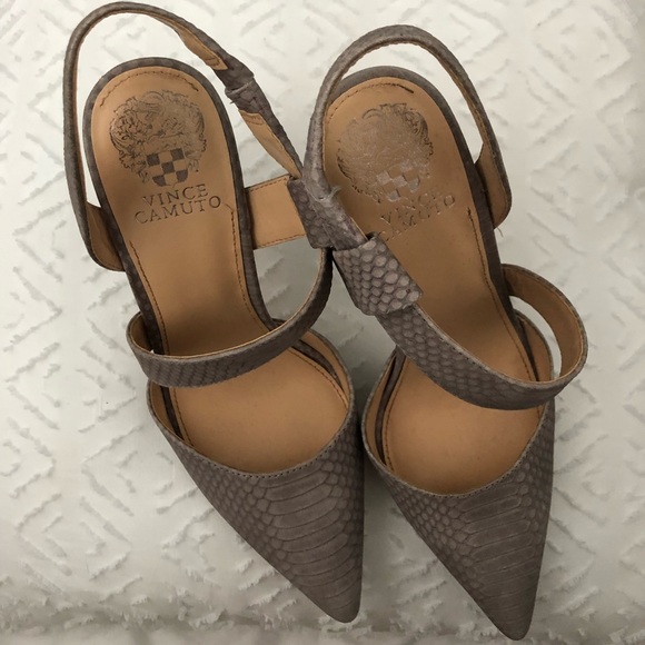 Vince Camuto Gray Heels SZ 8 - Picture 2 of 3